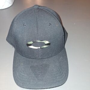 Black Oakley Men's Cap